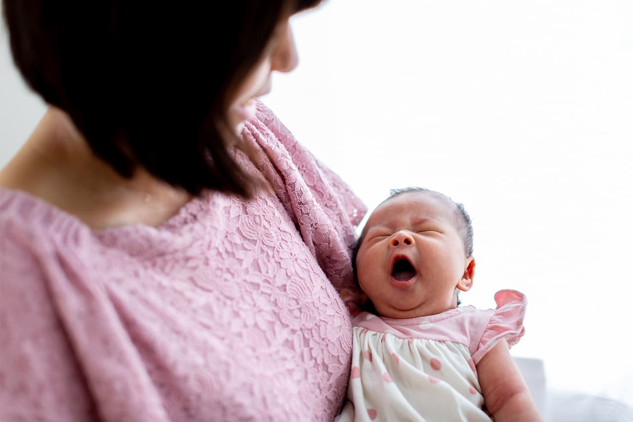 赤ちゃんと女性